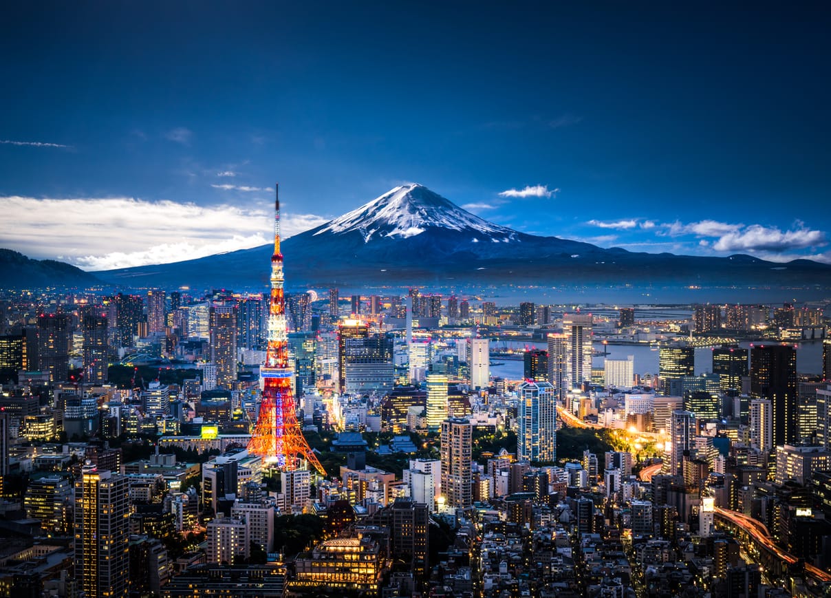 Dopo due anni e mezzo, il Giappone riapre ai turisti stranieri