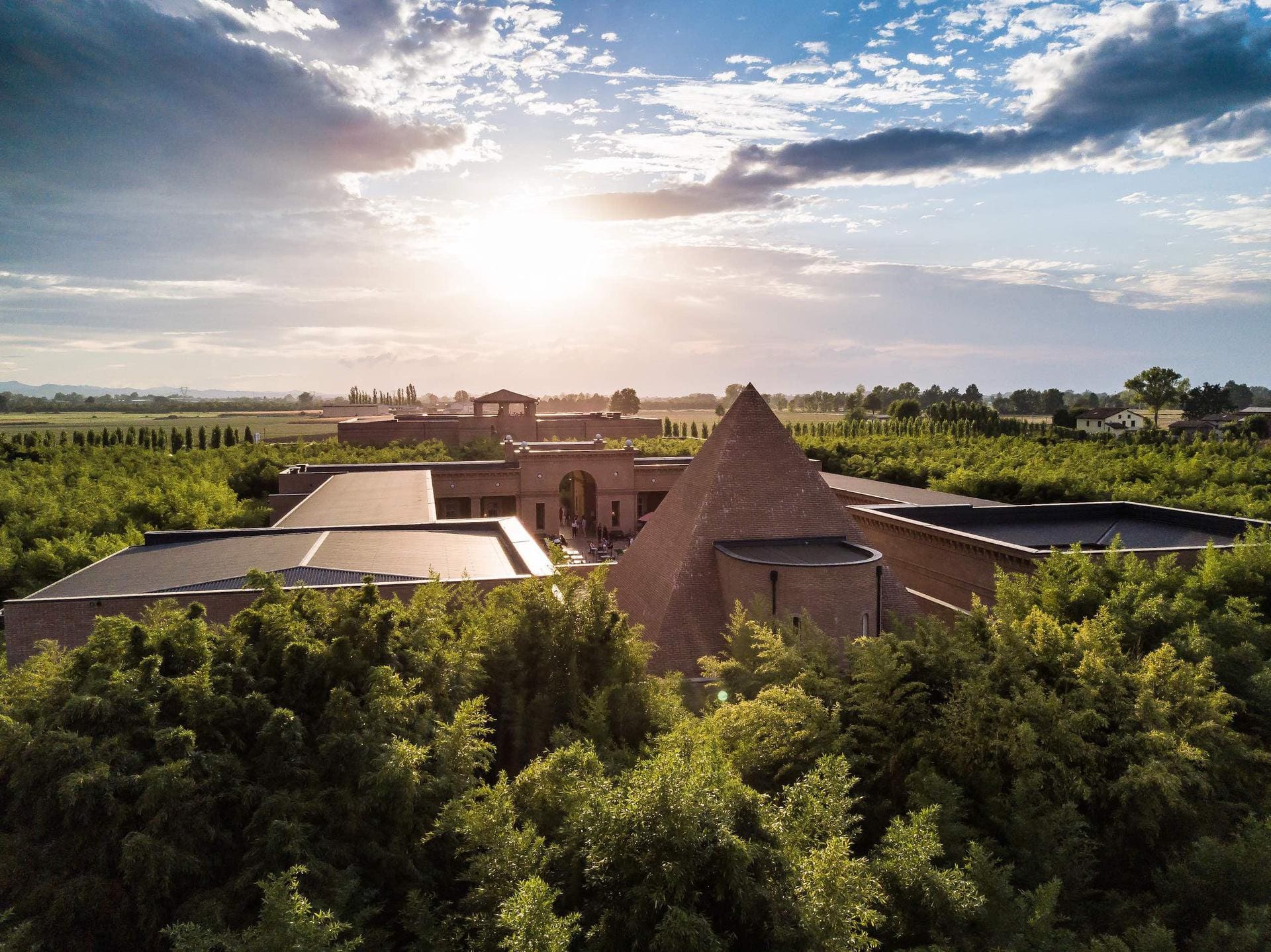 Ha riaperto Il Labirinto della Masone di Franco Maria Ricci il più grande del mondo a Fontanellato (PR)