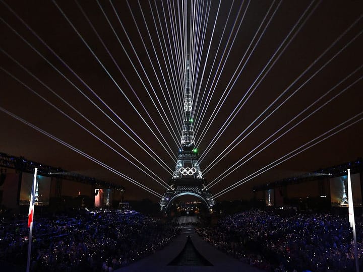 Show sulla Senna e gran finale al Trocadero, è l’ora di Parigi