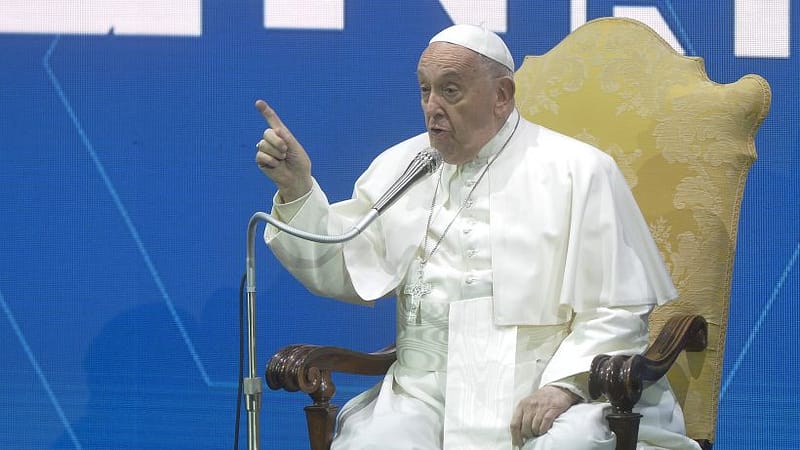 Papa “Il futuro non è solo dei leader ma nelle mani dei popoli”